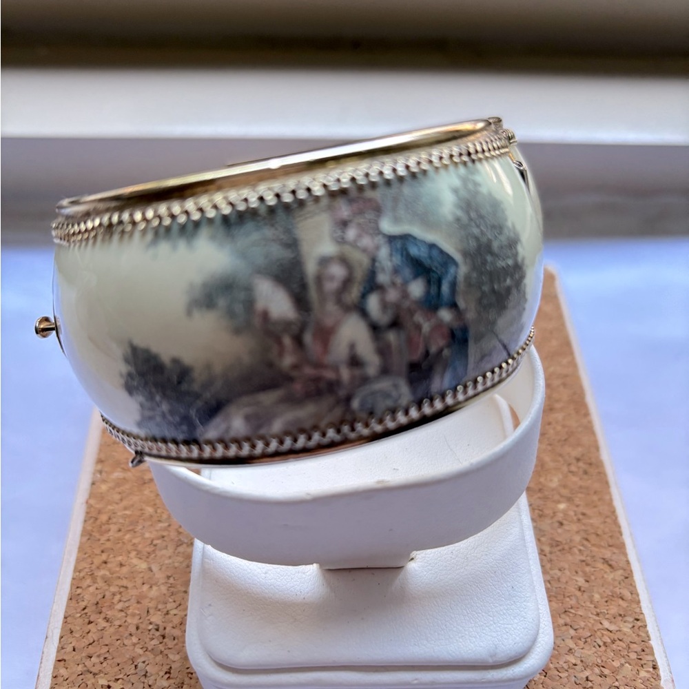 🟥Whiting & Davis Vintage Bangle Bracelet, Victorian Theme - Picture 5 of 10
